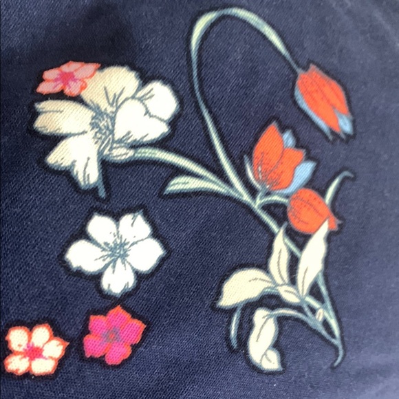 St John’s Bay Floral Print Navy Capris - Picture 5 of 5